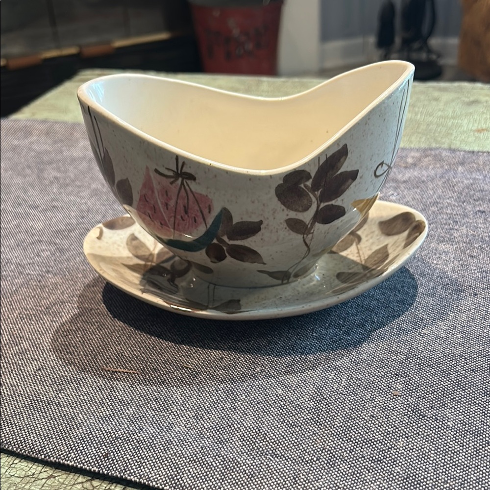 Red Wing Pottery Tampico Pattern Gravy Boat Scarce